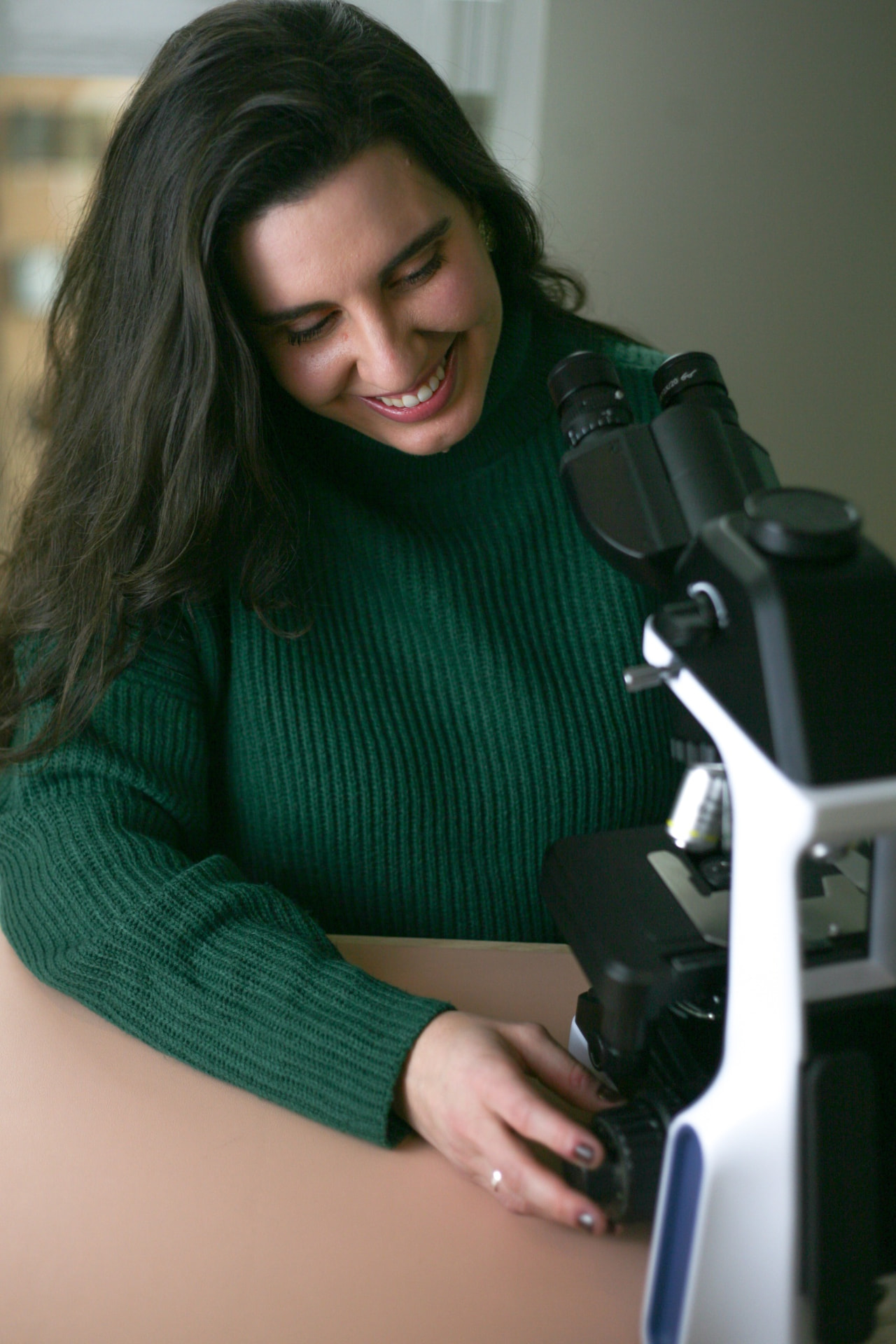 Microscópio utilizado durante a consulta para diagnóstico imediato